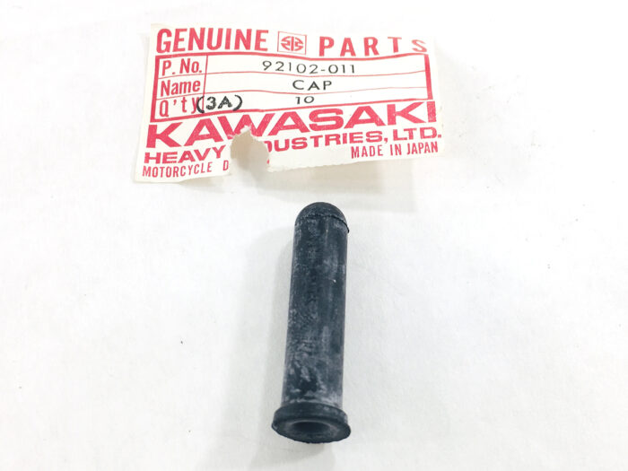 92102-011 NOS Kawasaki Z1 900 Seat Lever Cap